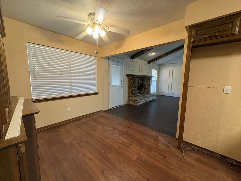 1025 Cloverdale Lane DeSoto, TX 75115
