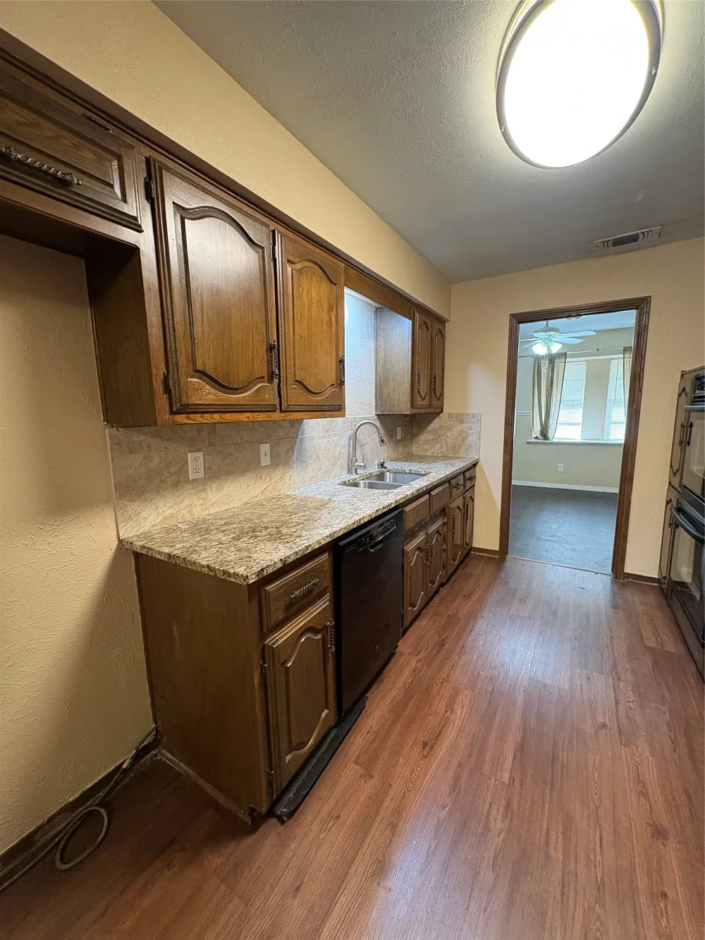 1025 Cloverdale Lane DeSoto, TX 75115