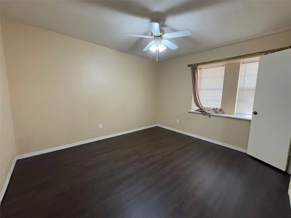 1025 Cloverdale Lane DeSoto, TX 75115