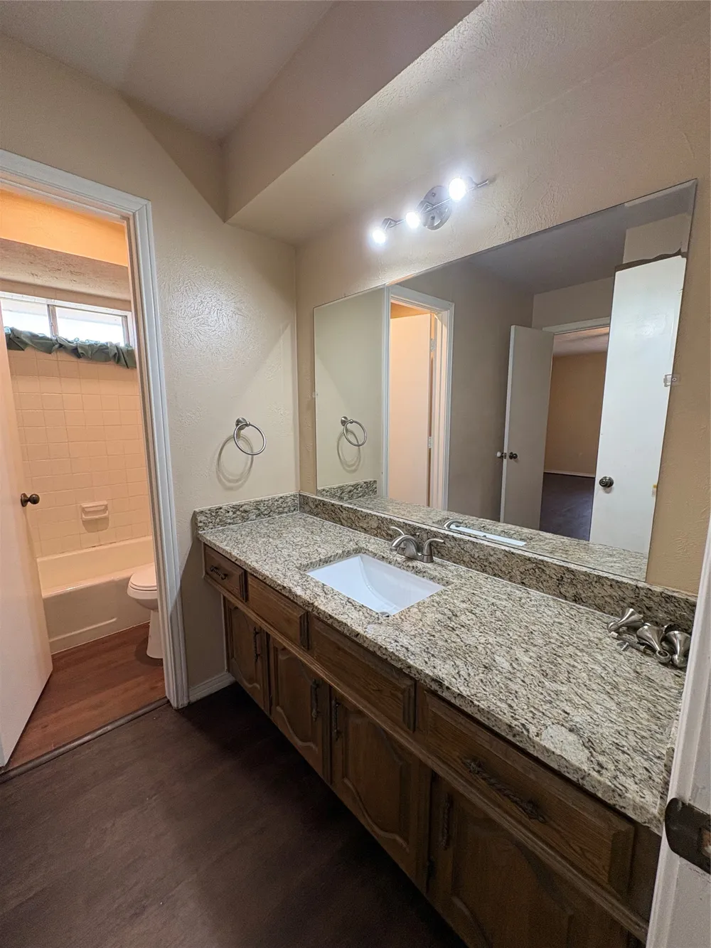 1025 Cloverdale Lane DeSoto, TX 75115