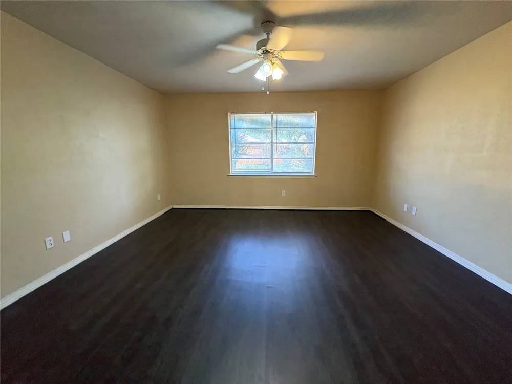 1025 Cloverdale Lane DeSoto, TX 75115