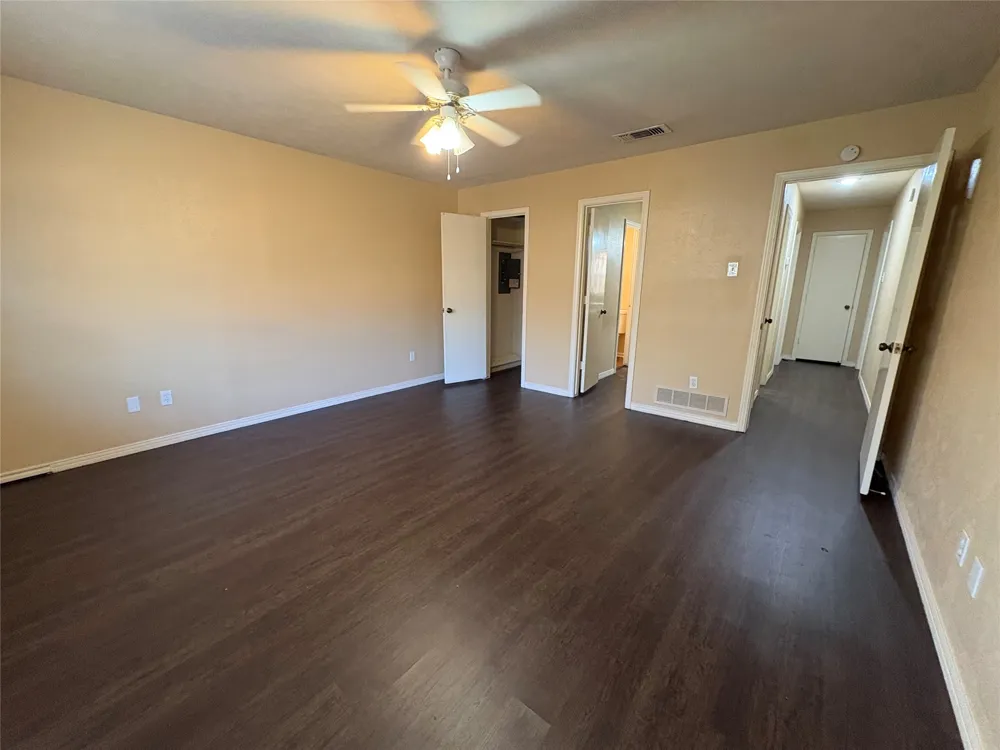 1025 Cloverdale Lane DeSoto, TX 75115