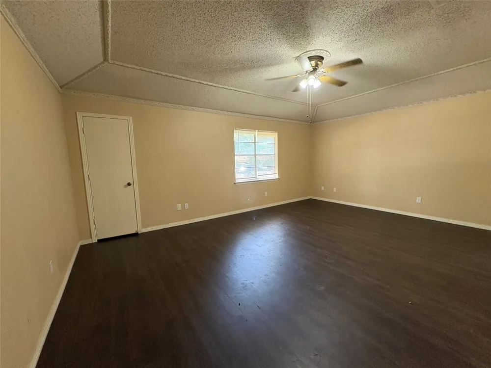 1025 Cloverdale Lane DeSoto, TX 75115