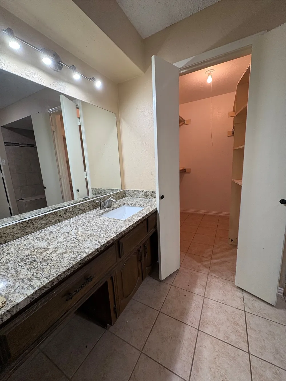 1025 Cloverdale Lane DeSoto, TX 75115