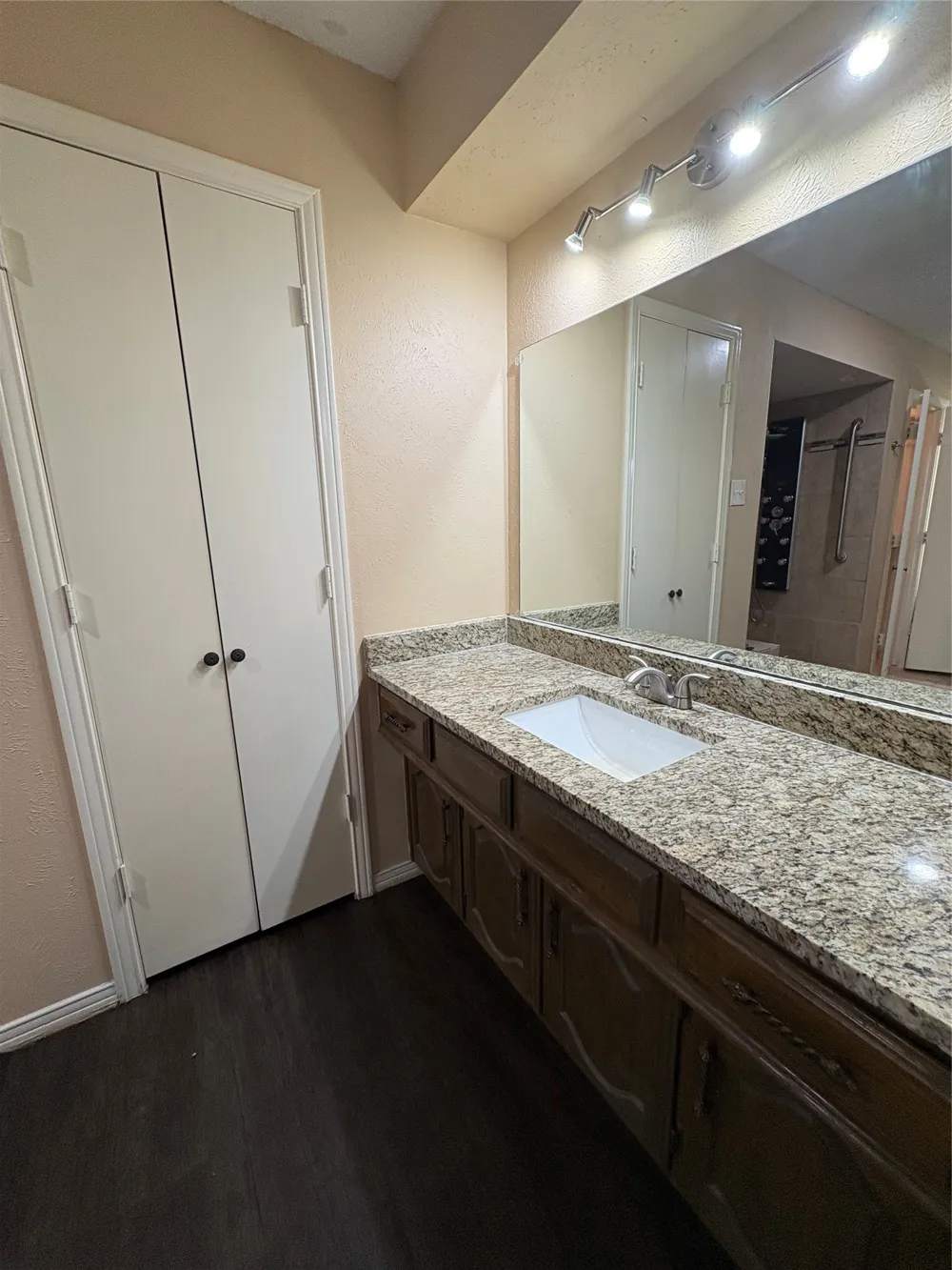 1025 Cloverdale Lane DeSoto, TX 75115