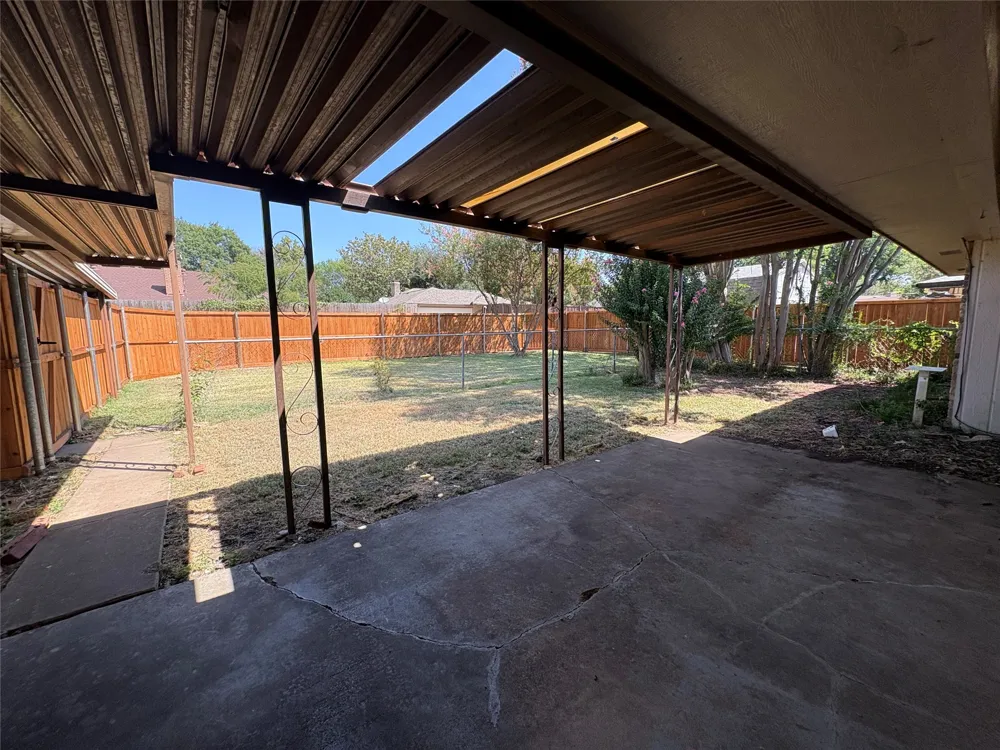 1025 Cloverdale Lane DeSoto, TX 75115