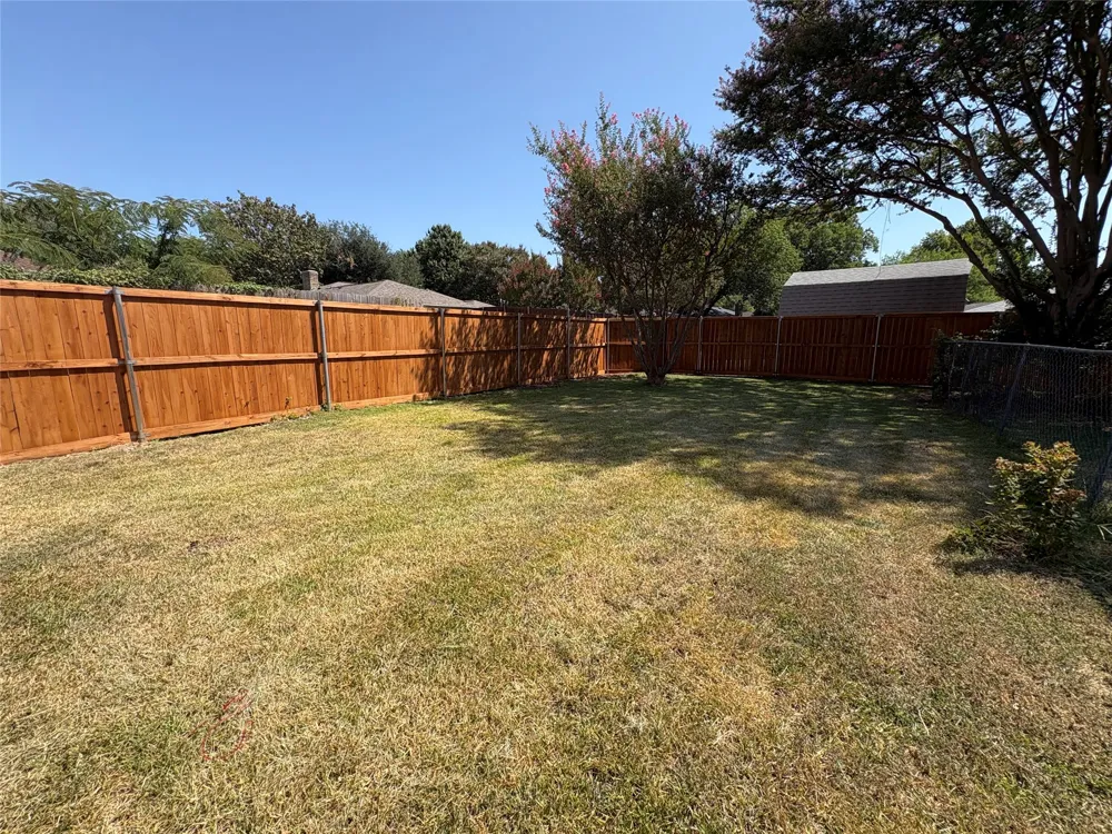 1025 Cloverdale Lane DeSoto, TX 75115