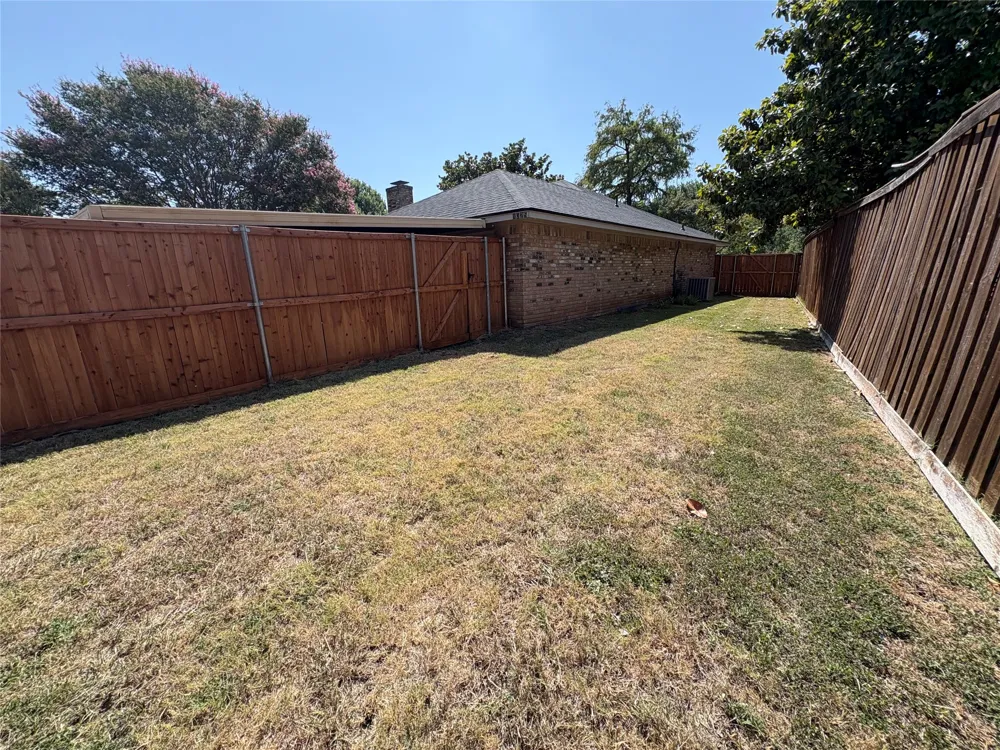 1025 Cloverdale Lane DeSoto, TX 75115