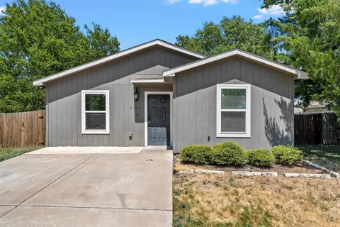 2724 Sarah Street