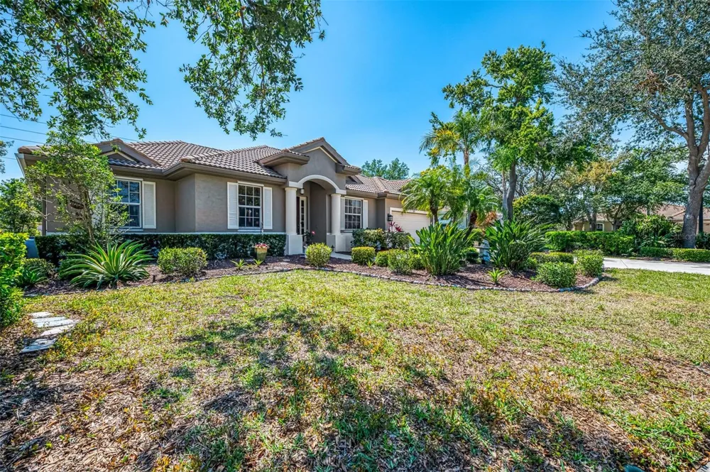 107 WAYFOREST DRIVE Venice, FL 34292