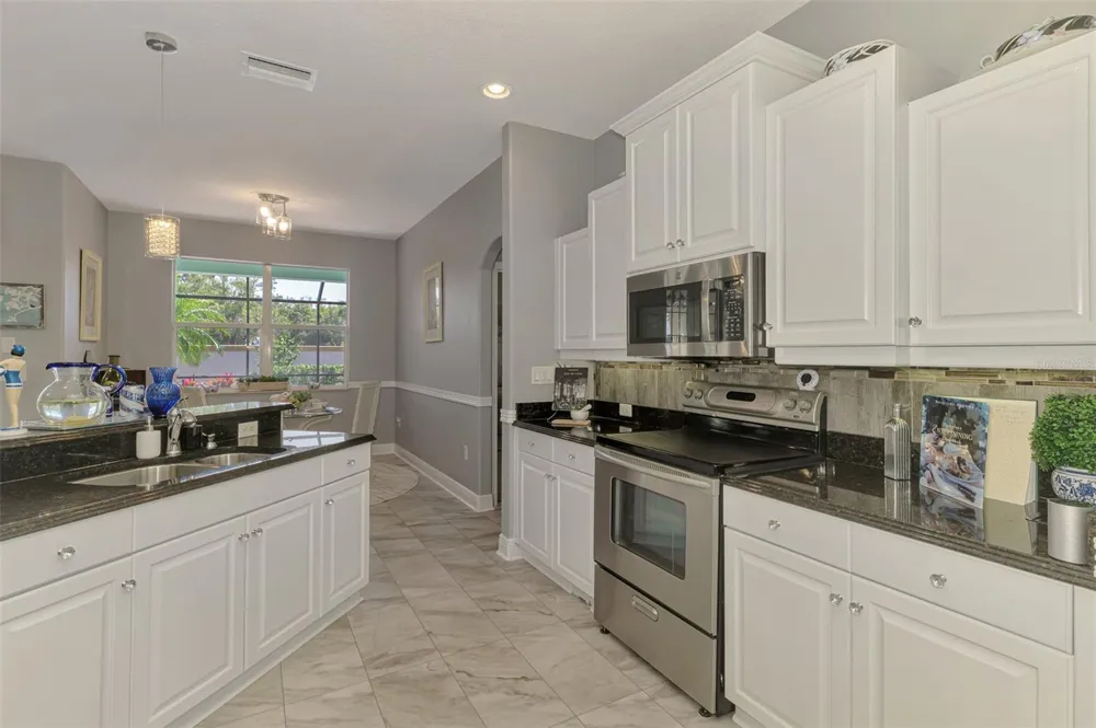 107 WAYFOREST DRIVE Venice, FL 34292