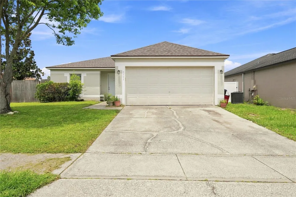 4243 MENDENWOOD LANE Orlando, FL 32826