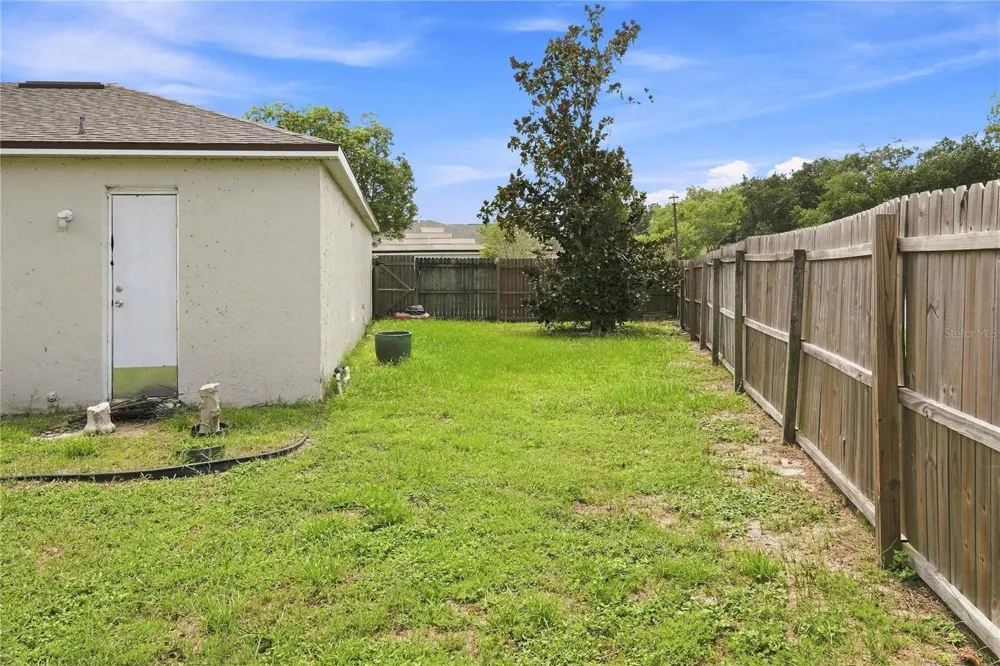 4243 MENDENWOOD LANE Orlando, FL 32826