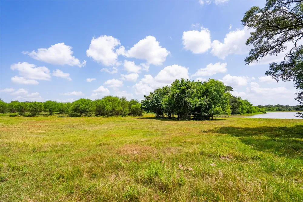 2751 Fm 2434 Columbus, TX 78962