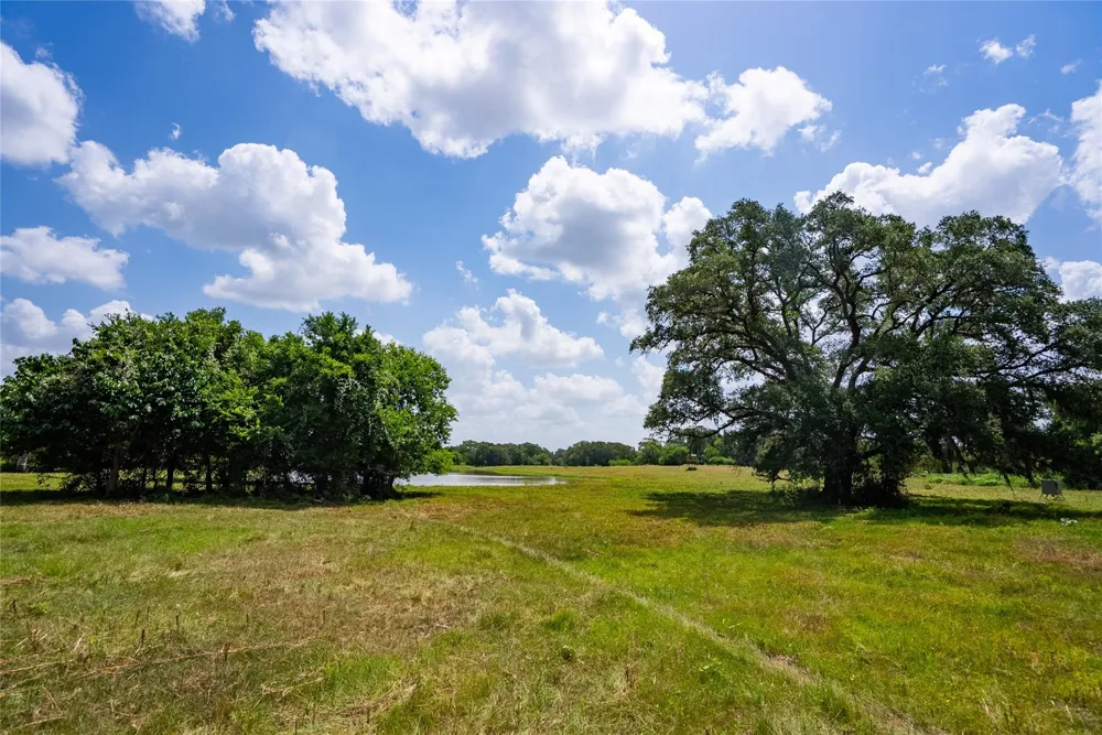 2751 Fm 2434 Columbus, TX 78962
