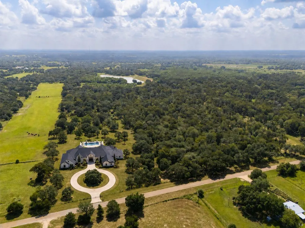 2751 Fm 2434 Columbus, TX 78962