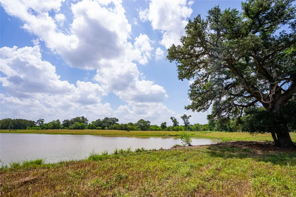 2751 Fm 2434 Columbus, TX 78962