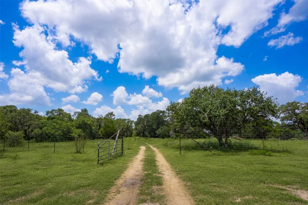 2751 Fm 2434 Columbus, TX 78962