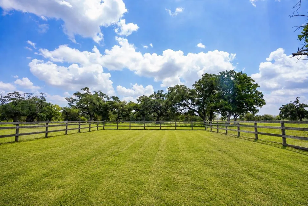 2751 Fm 2434 Columbus, TX 78962