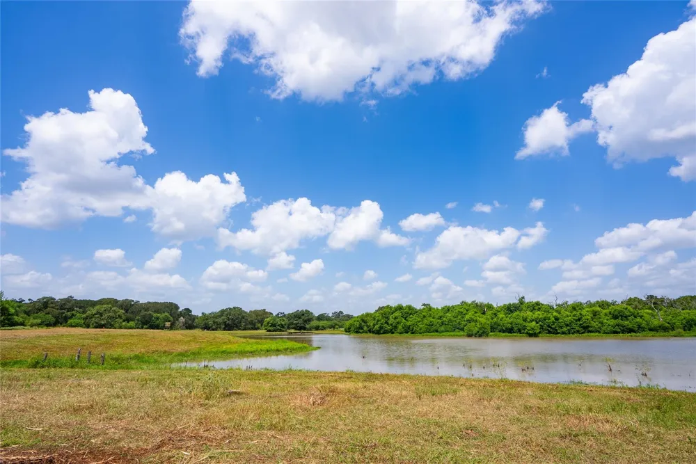 2751 Fm 2434 Columbus, TX 78962