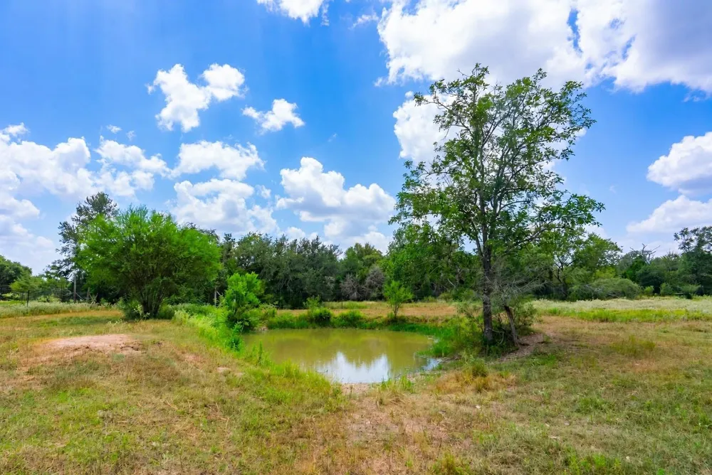 2751 Fm 2434 Columbus, TX 78962