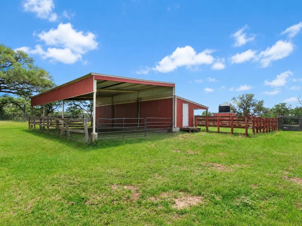 2751 Fm 2434 Columbus, TX 78962