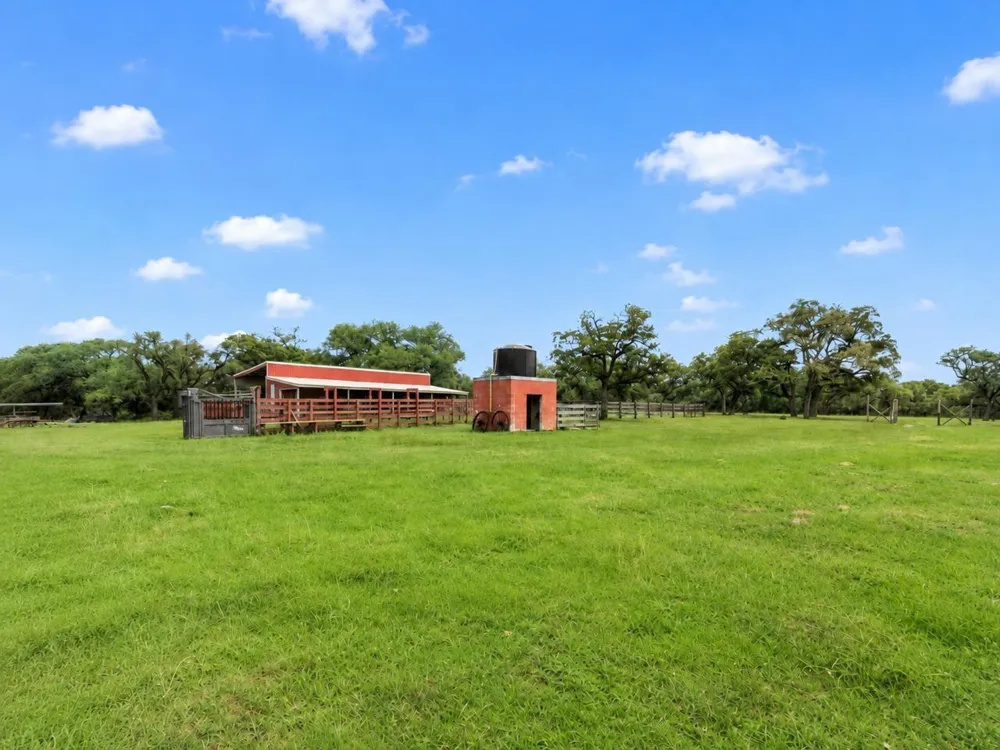 2751 Fm 2434 Columbus, TX 78962