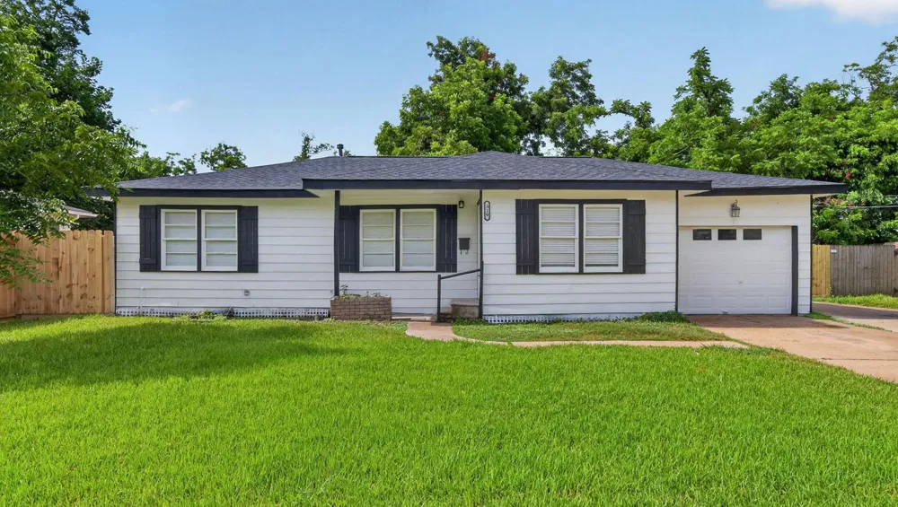 310 Nasturtium Street Lake Jackson, TX 77566