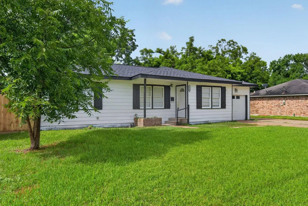 310 Nasturtium Street Lake Jackson, TX 77566