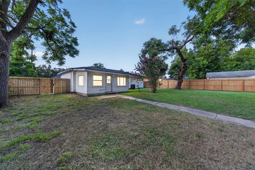 310 Nasturtium Street Lake Jackson, TX 77566