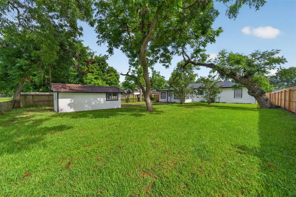 310 Nasturtium Street Lake Jackson, TX 77566
