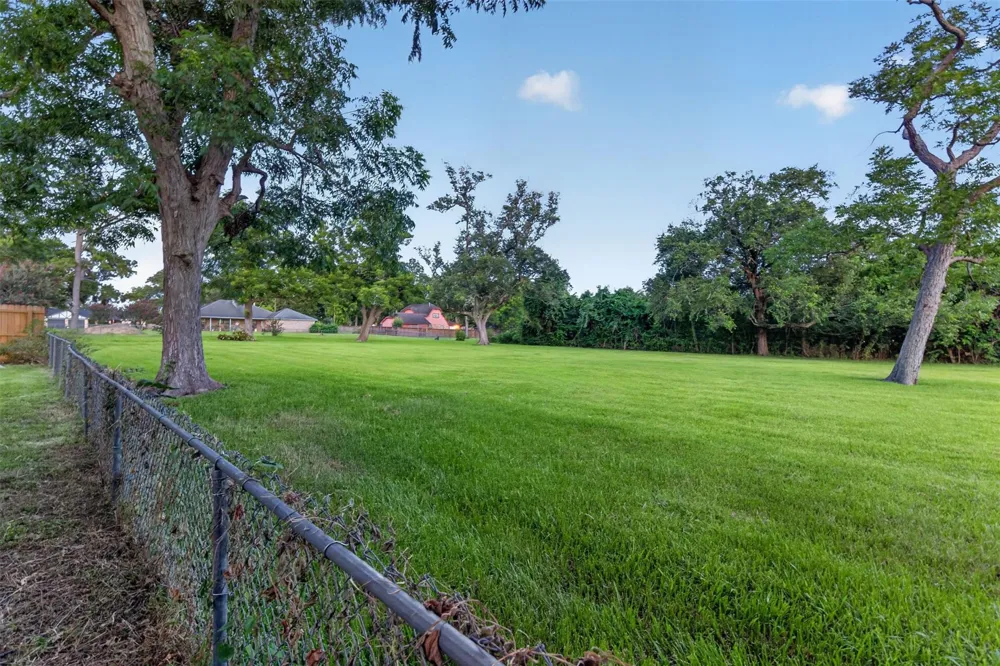 310 Nasturtium Street Lake Jackson, TX 77566