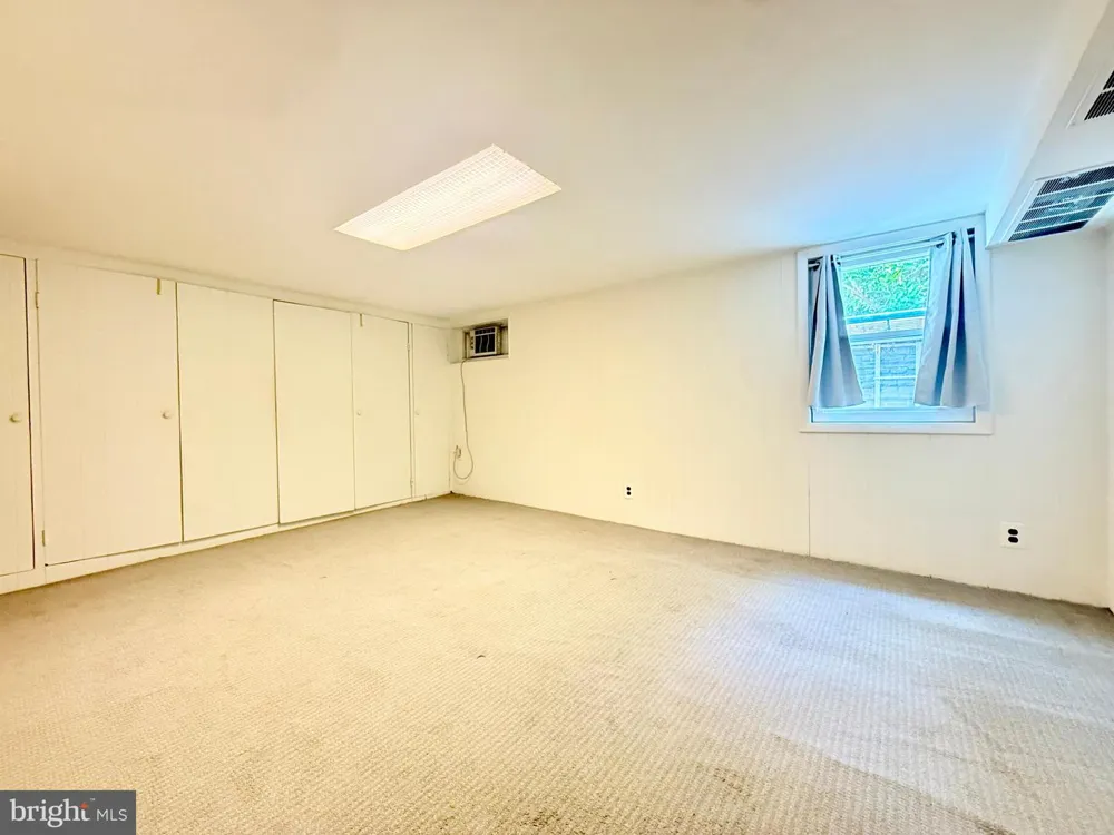 1908 37TH STREET NW Washington, DC 20007
