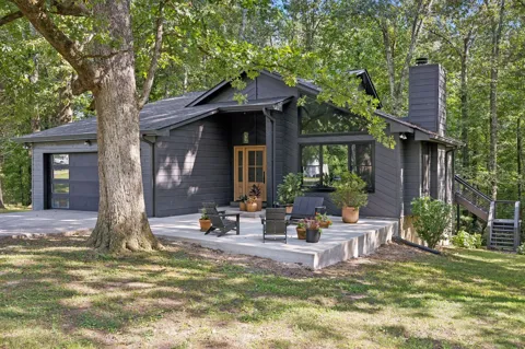 345 Twin Oaks Dr