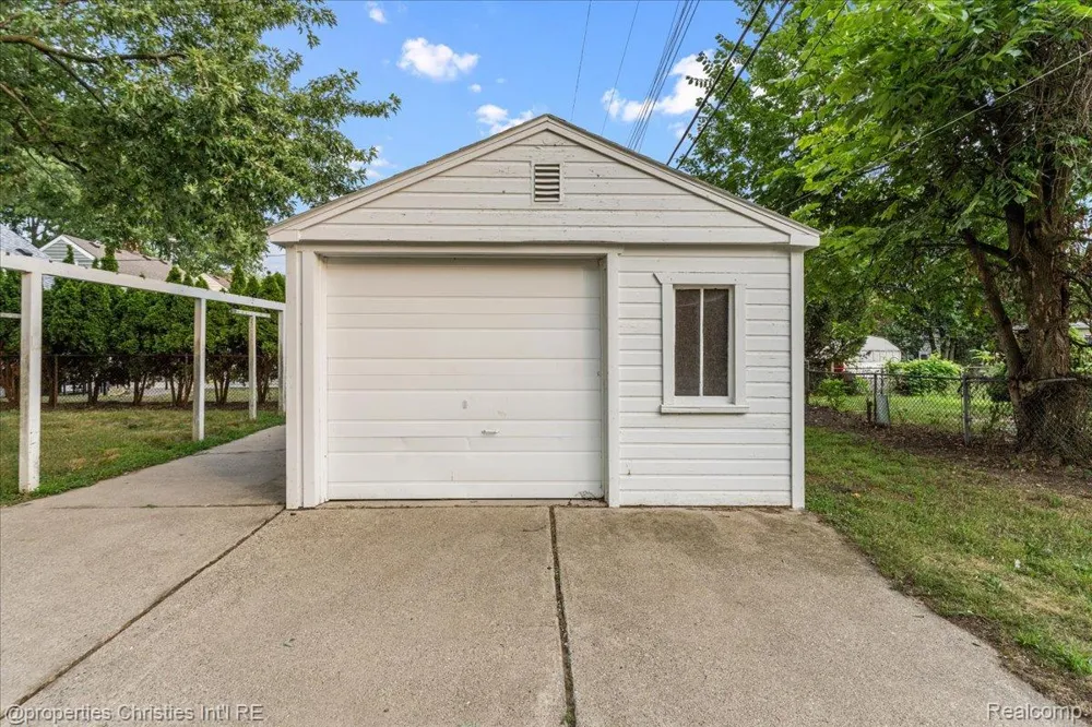 15867 Leona Drive Redford Charter Township, MI 48239