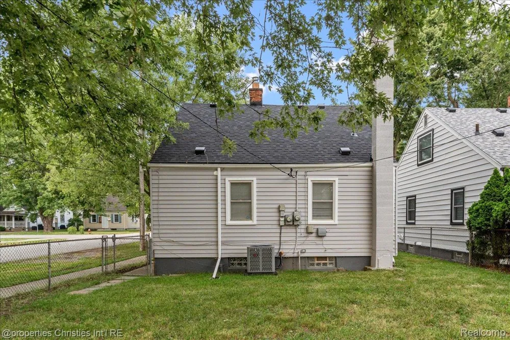 15867 Leona Drive Redford Charter Township, MI 48239