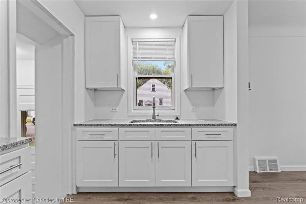 15867 Leona Drive Redford Charter Township, MI 48239