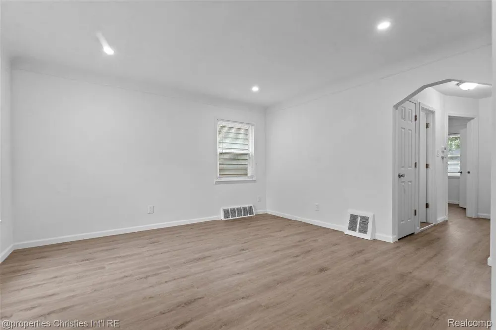 15867 Leona Drive Redford Charter Township, MI 48239