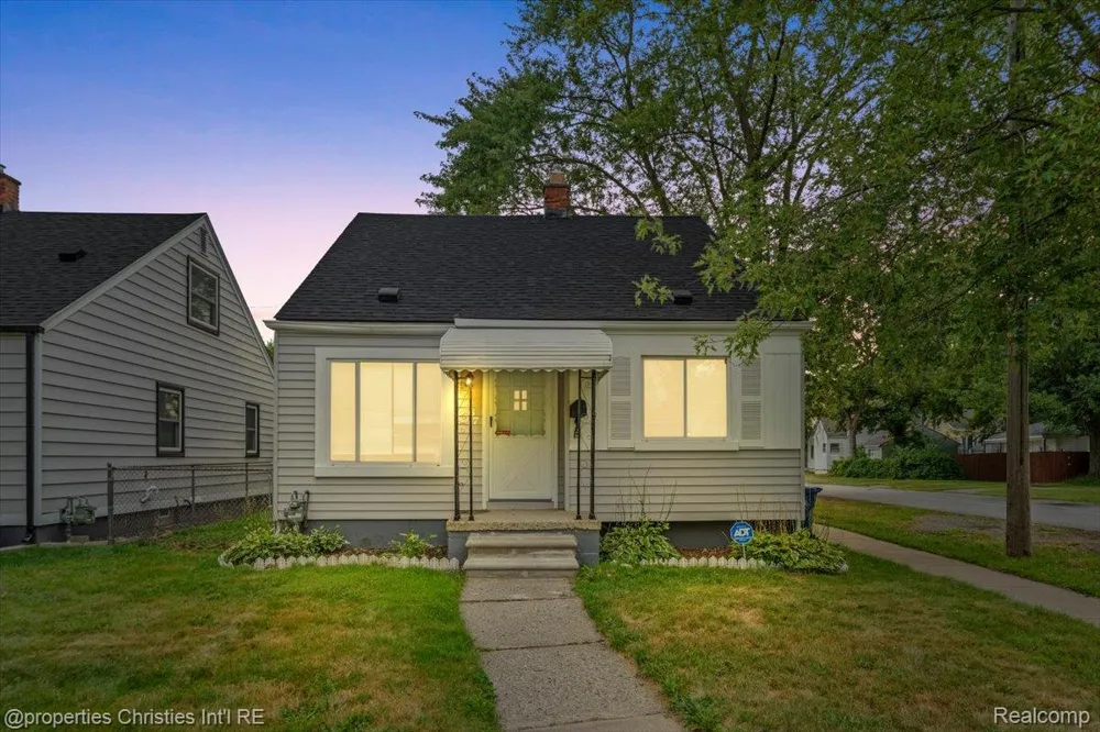 15867 Leona Drive Redford Charter Township, MI 48239