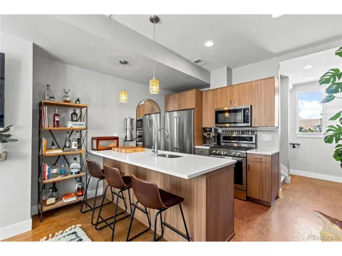 1906 W 38th Avenue