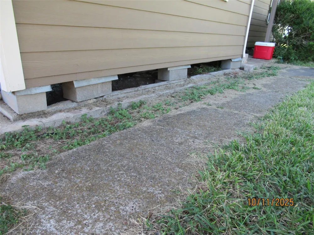 225 Moore Street Richwood, TX 77531