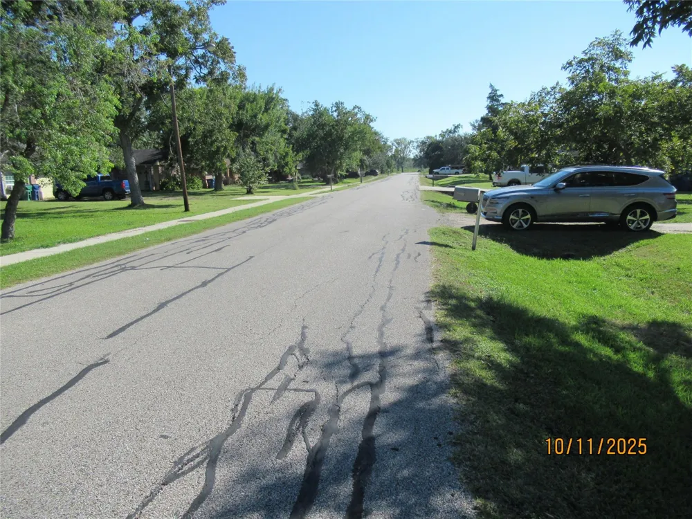 225 Moore Street Richwood, TX 77531