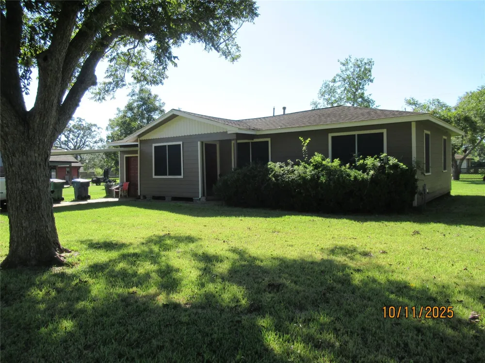 225 Moore Street Richwood, TX 77531