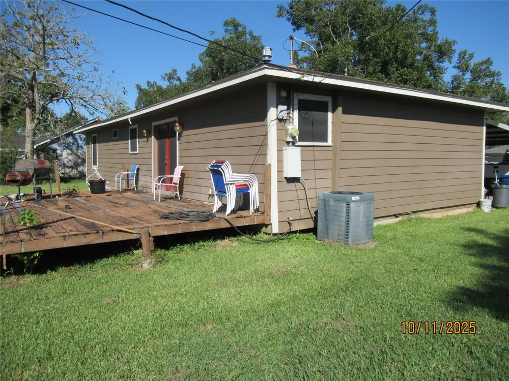 225 Moore Street Richwood, TX 77531