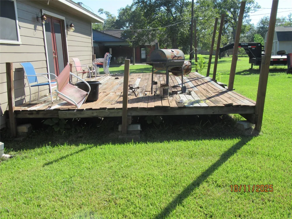 225 Moore Street Richwood, TX 77531
