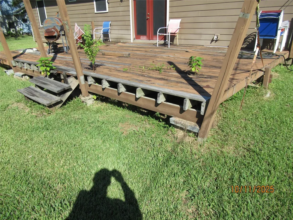 225 Moore Street Richwood, TX 77531