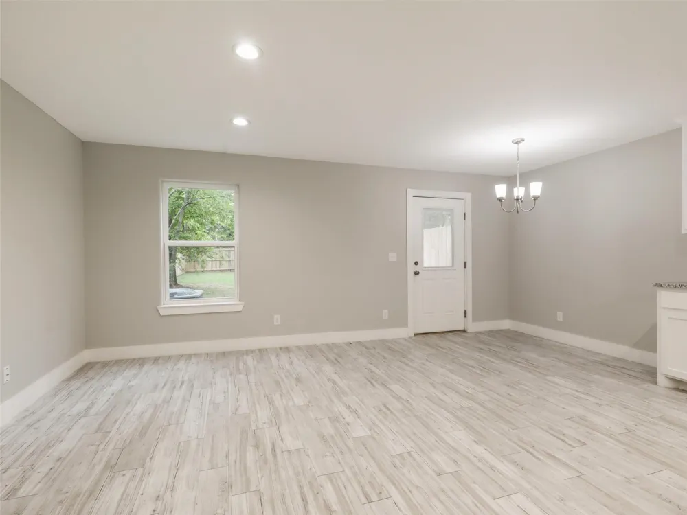 818 W Walker Street Denison, TX 75020