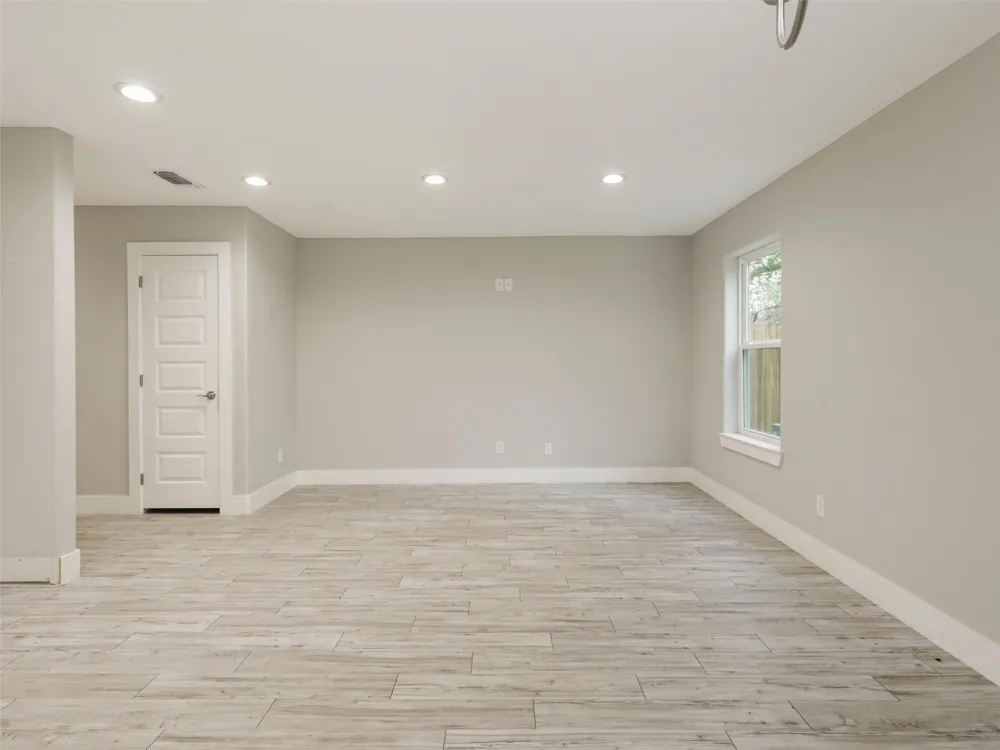 818 W Walker Street Denison, TX 75020