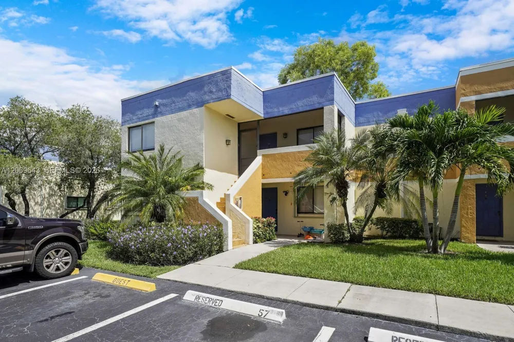 185 Lakeview Dr #201 Weston, FL 33326