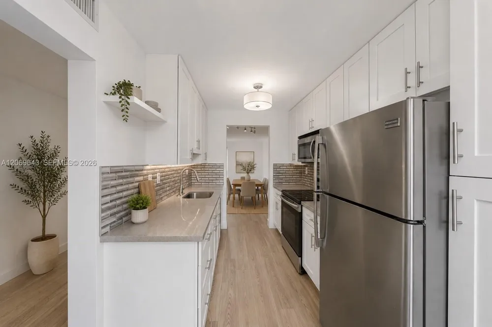 185 Lakeview Dr #201 Weston, FL 33326